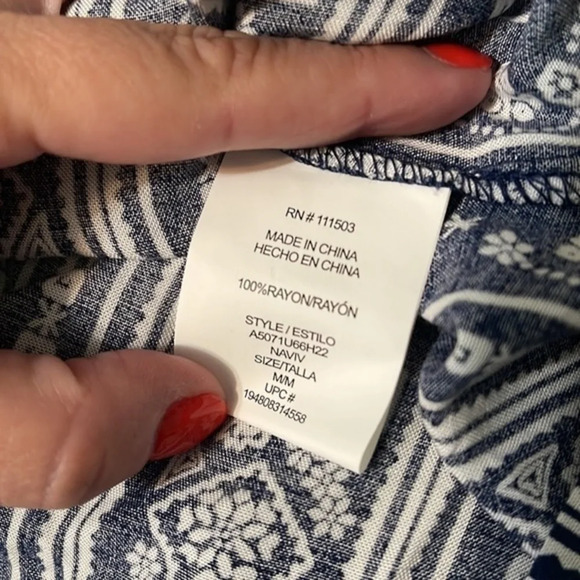 🔹5/$25🔹‎ Lily Rose Juniors Blue and White Smocked Sleeveless Romper. Medium - Picture 8 of 10